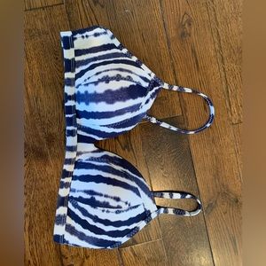 Athleta full coverage swimsuit top